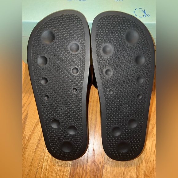 Off White Logo Flip Flops - Picture 8 of 9